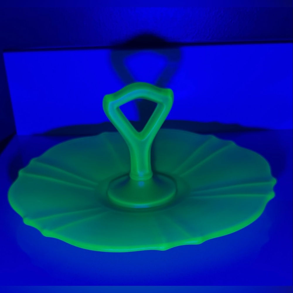 ✨ RARE Vintage Frosted Forest Green Uranium Glass Serving Tray w/ Handle, 9.75”